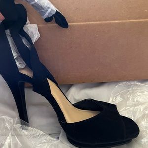 MISS LOLA black heels for any occasion,Size 7 1/2